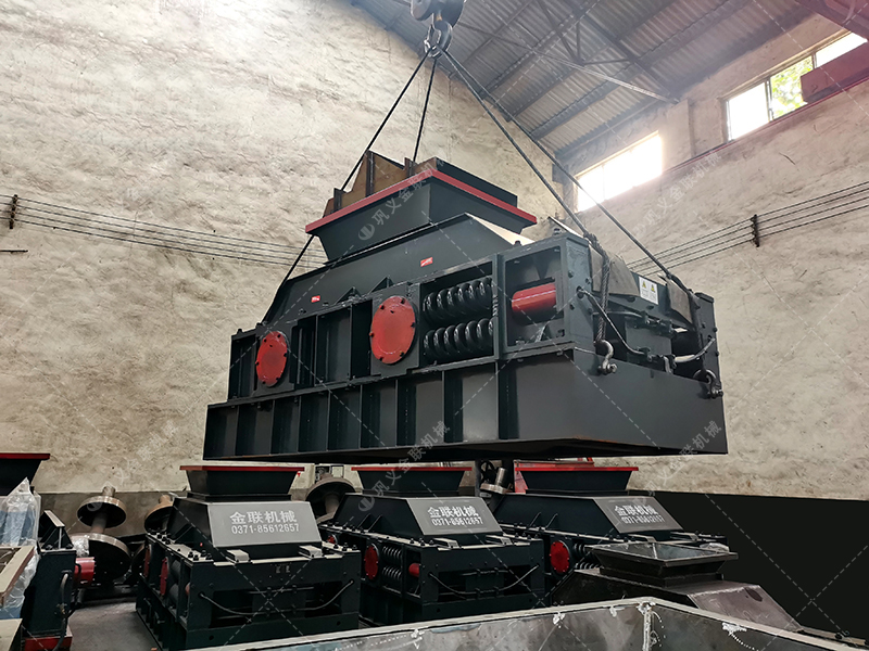 2PG1007中型彈簧式對輥破碎機(jī)發(fā)往江西