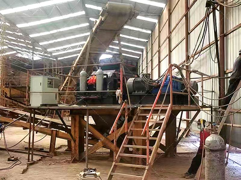 石頭碎成砂子能不能用？液壓對(duì)輥制砂機(jī)制砂效果怎么樣？