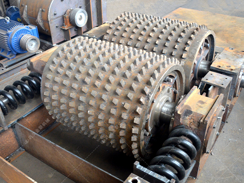 雙齒輥破碎機(jī)如何調(diào)間隙？