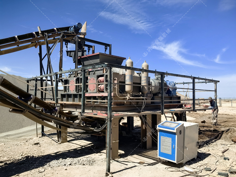 在挑選白云石對(duì)輥破碎機(jī)生產(chǎn)廠家時(shí)，該考慮哪些因素呢？